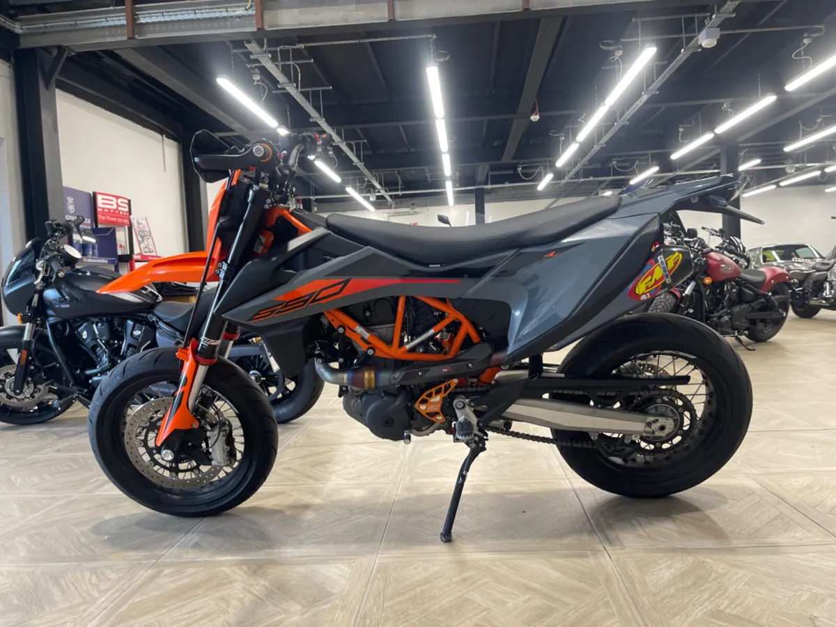 KTM 690 SMC R 2022 Only 1,900km! - Image 4
