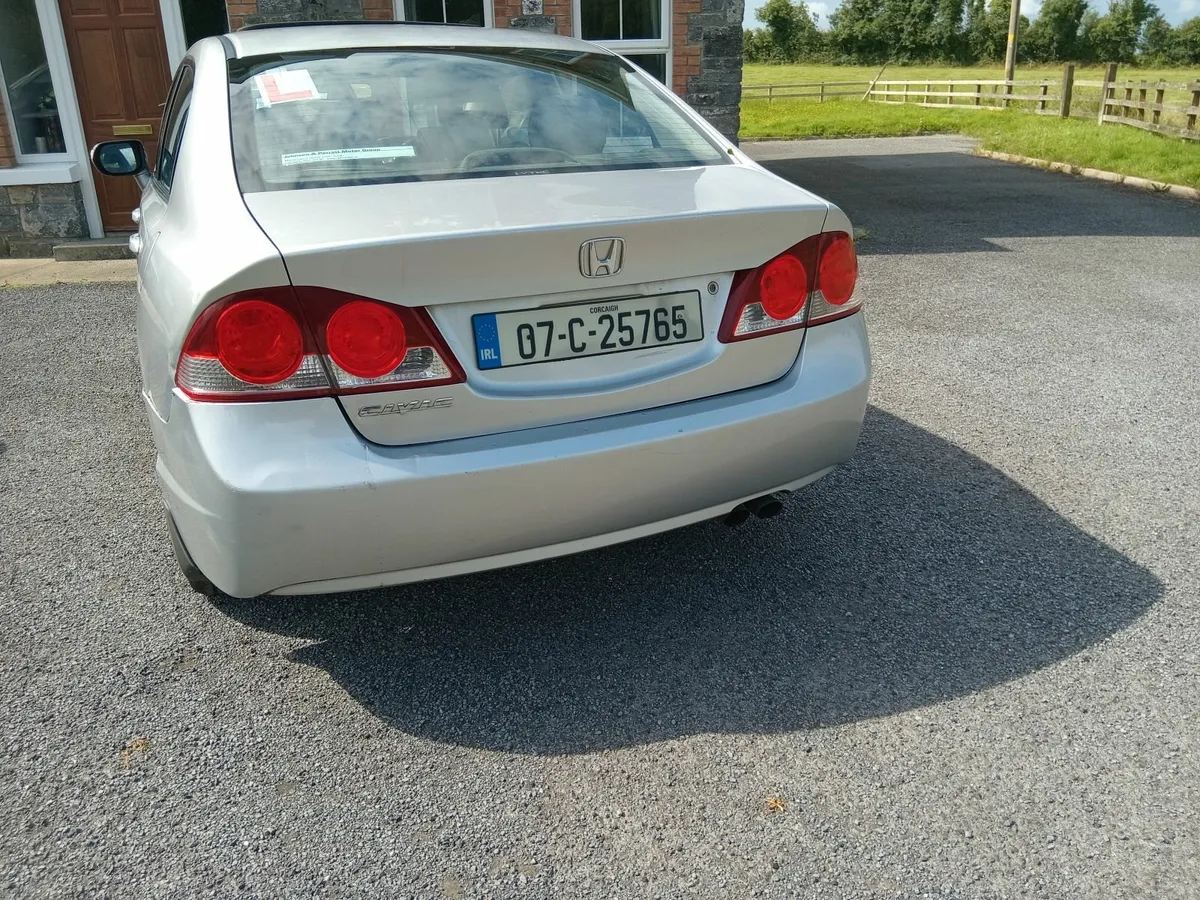 Honda Civic 2007 - Image 2