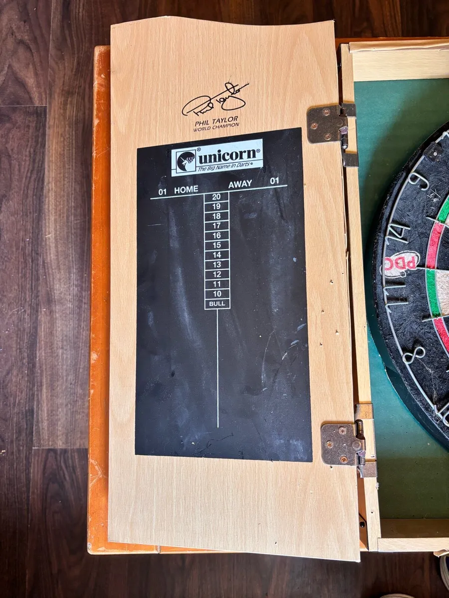 Dart board and cabinet - Image 4