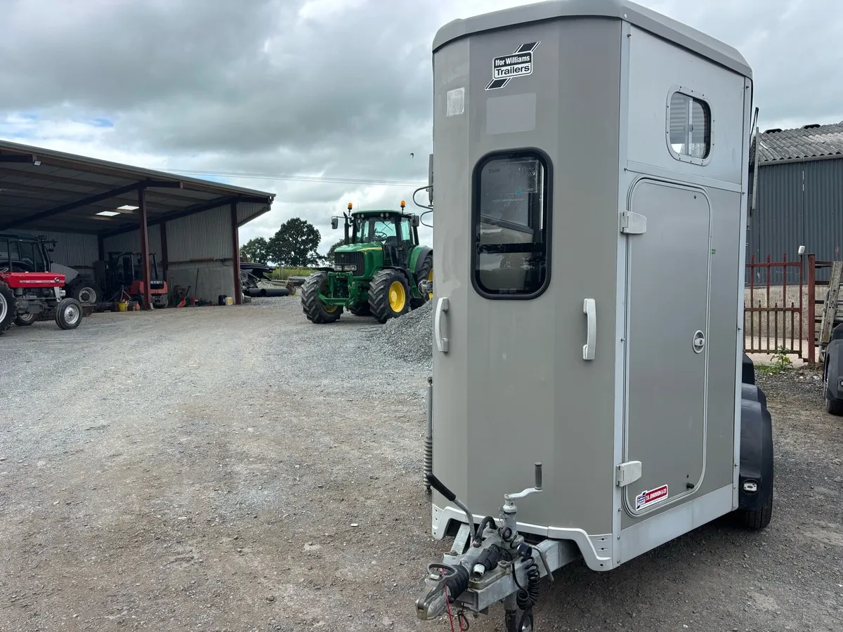 IFOR WILLIAMS HB506 SILVER HORSEBOX - Image 3