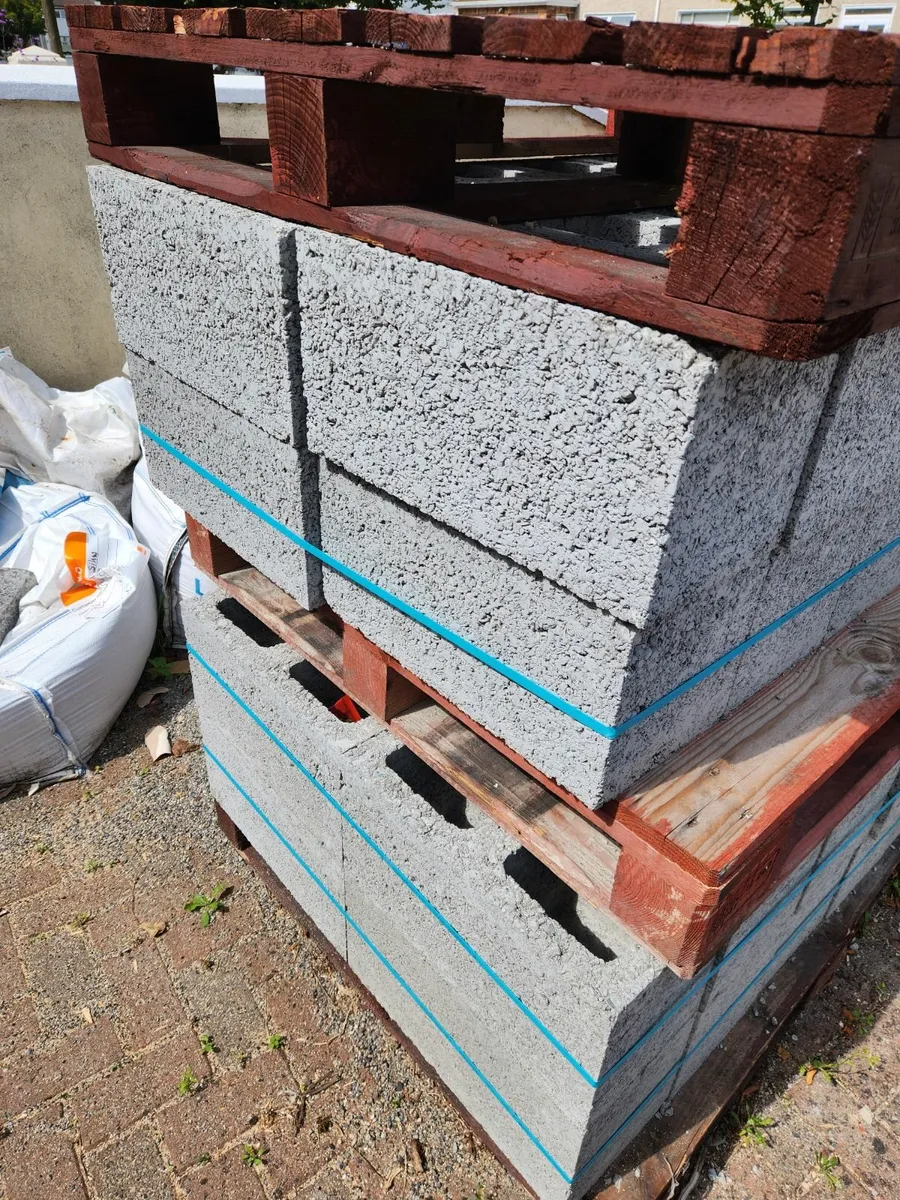 NEW - 9inch, 215 mm Cavity blocks, 2 pallets (48 )