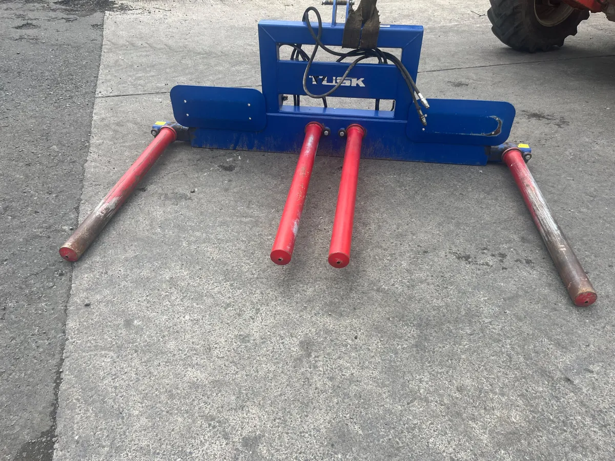 Used Tusk Double Hydraulic Balelifter - Image 4