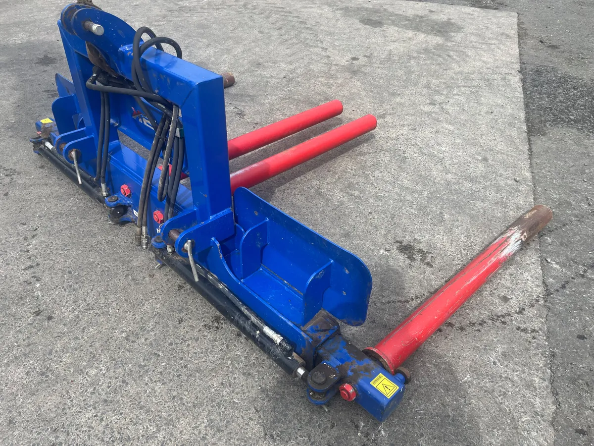 Used Tusk Double Hydraulic Balelifter - Image 1