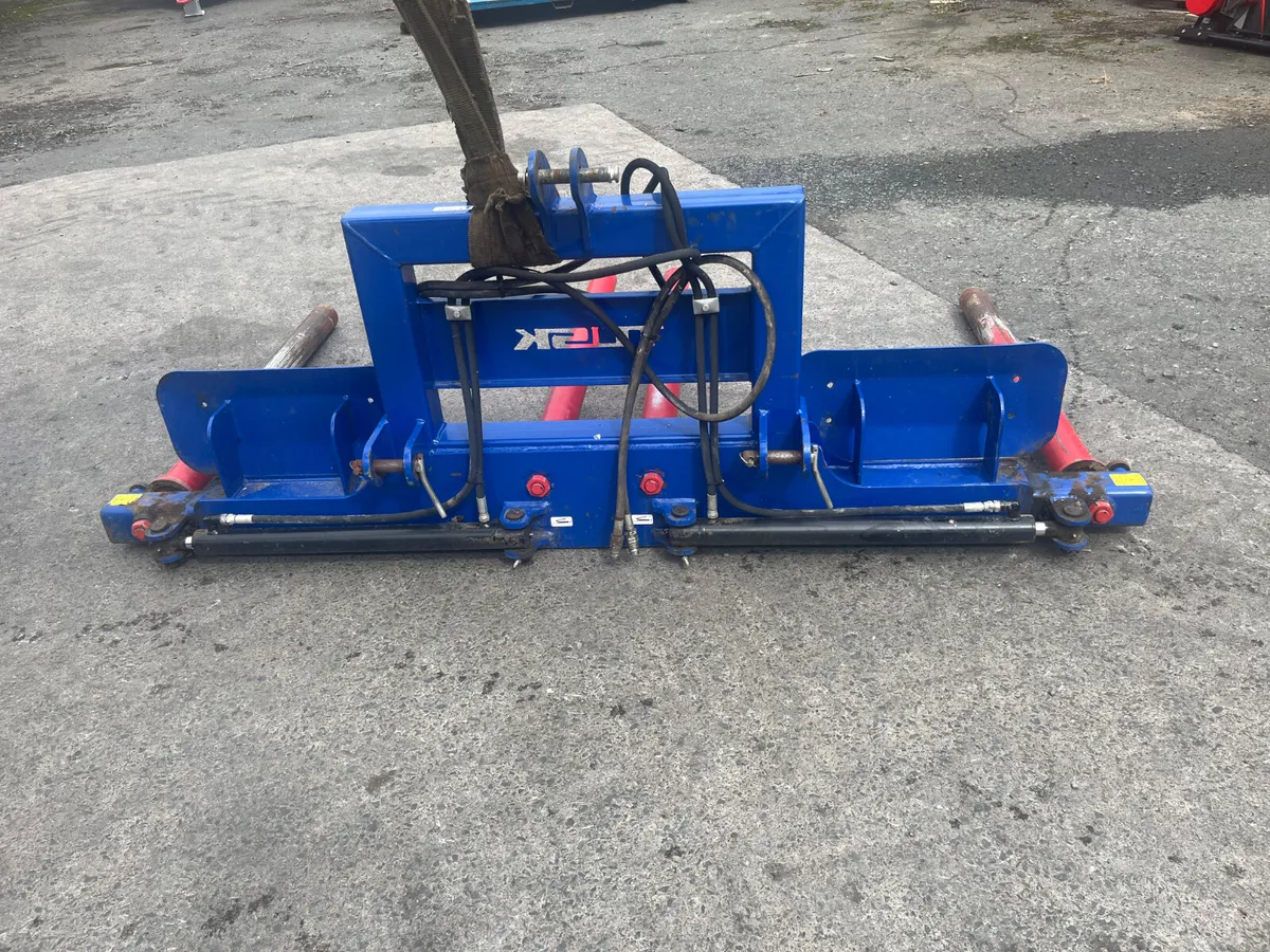 Used Tusk Double Hydraulic Balelifter - Image 3