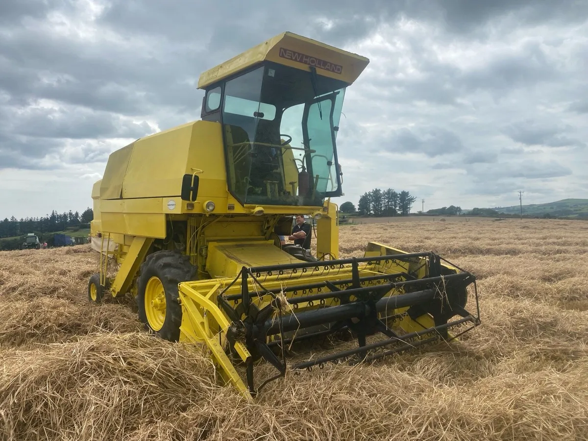 New Holland 8030 - Image 1