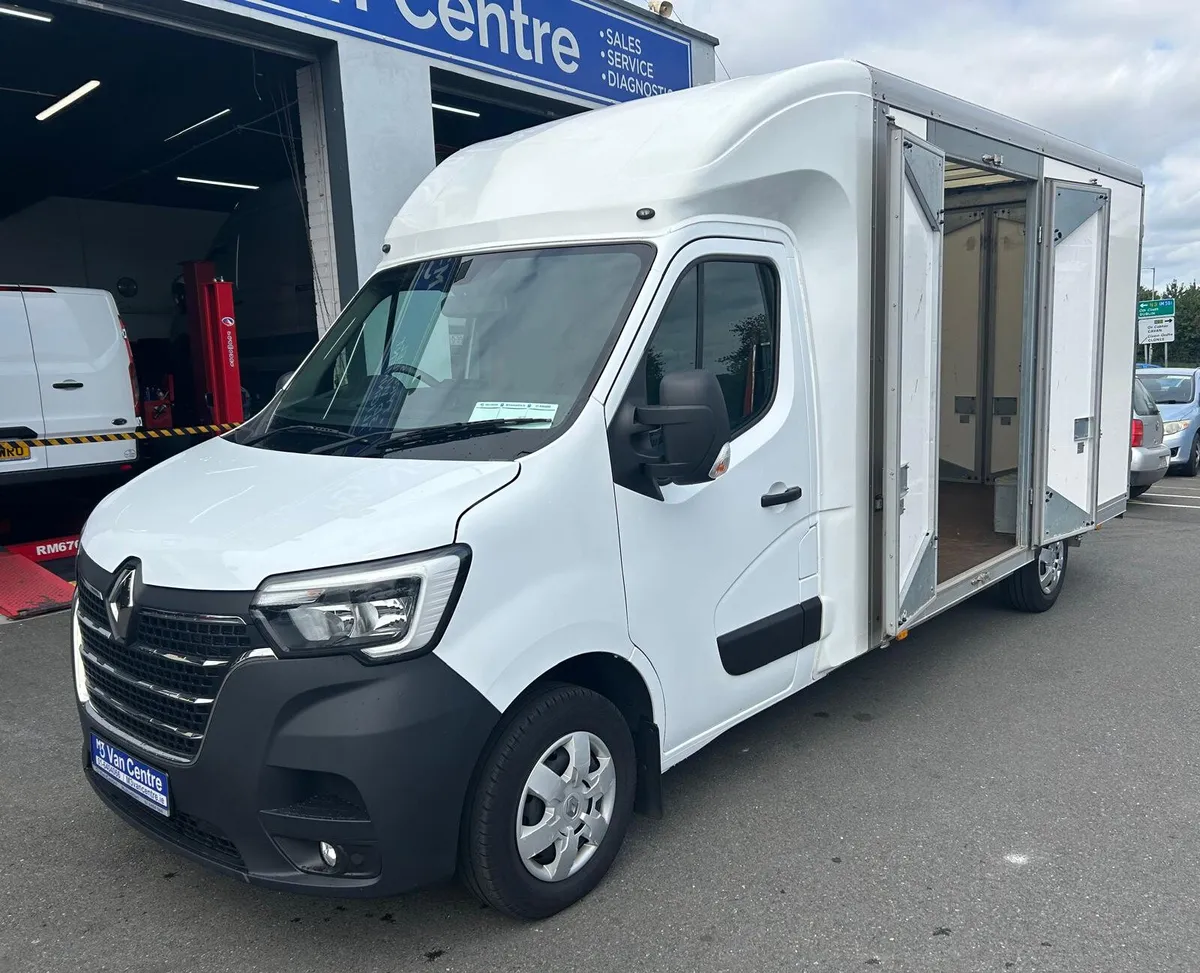 2022 Renault Master Low Loader Red Edition - Image 4