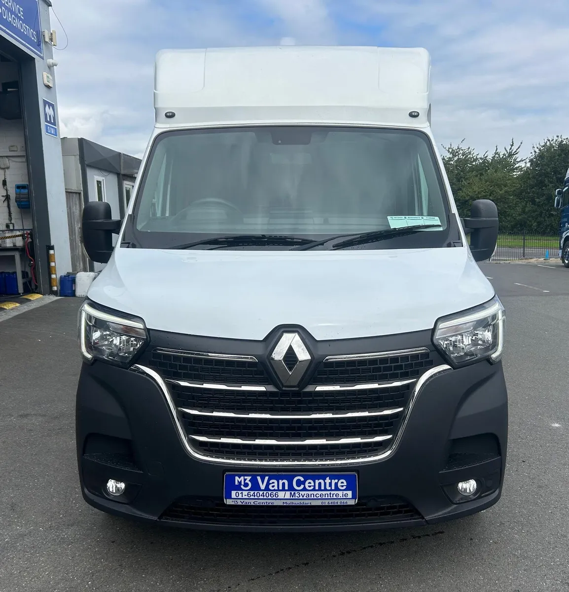 2022 Renault Master Low Loader Red Edition - Image 3