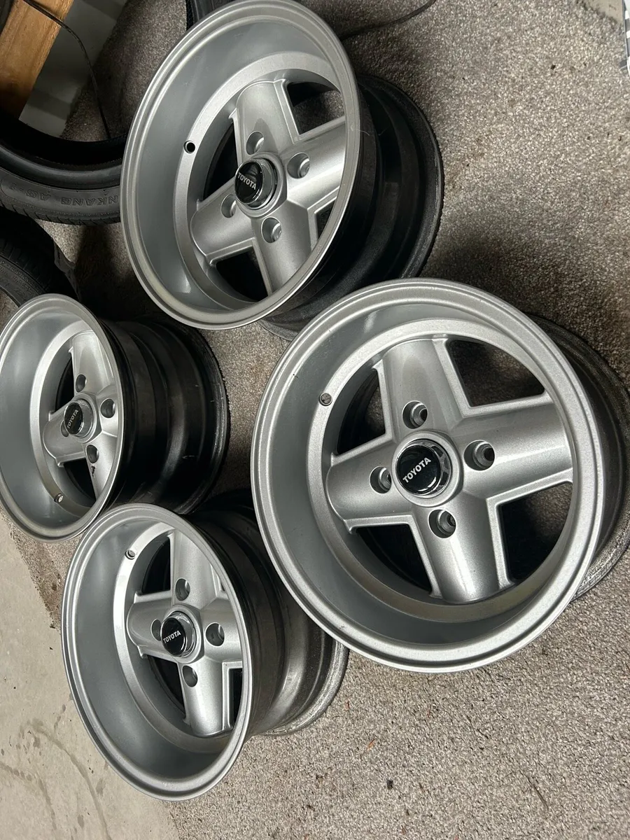 Revolites - Image 1