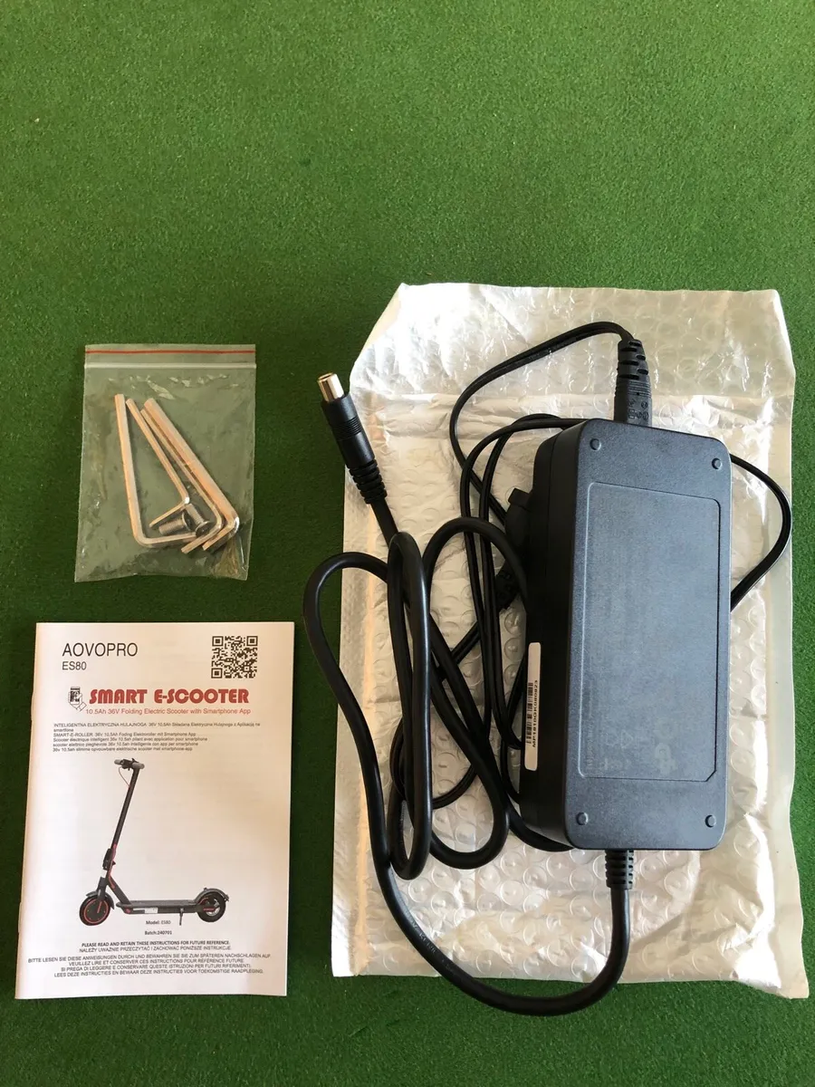 AOVOPRO ES80 ELECTRIC SCOOTER - QUICK SALE !! - Image 3