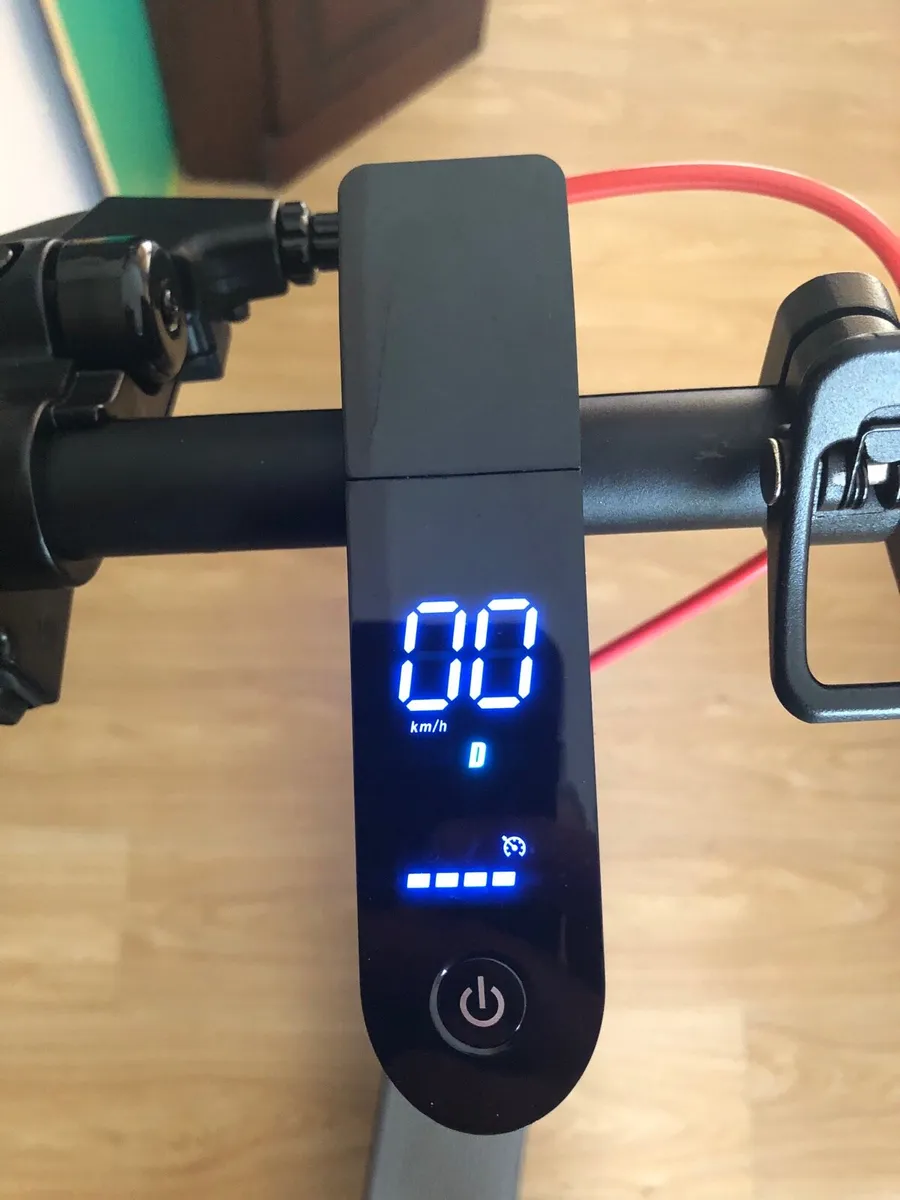 AOVOPRO ES80 ELECTRIC SCOOTER - QUICK SALE !! - Image 4