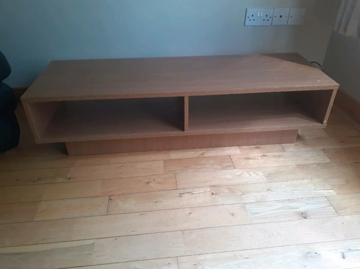 TV stand - Image 1