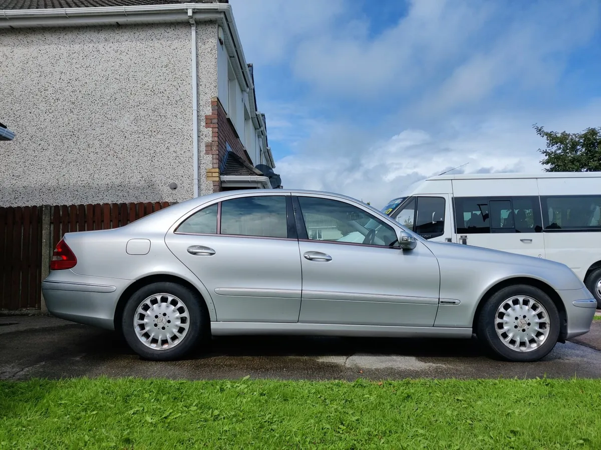 Mercedes-Benz E-Class 2003 - Image 2