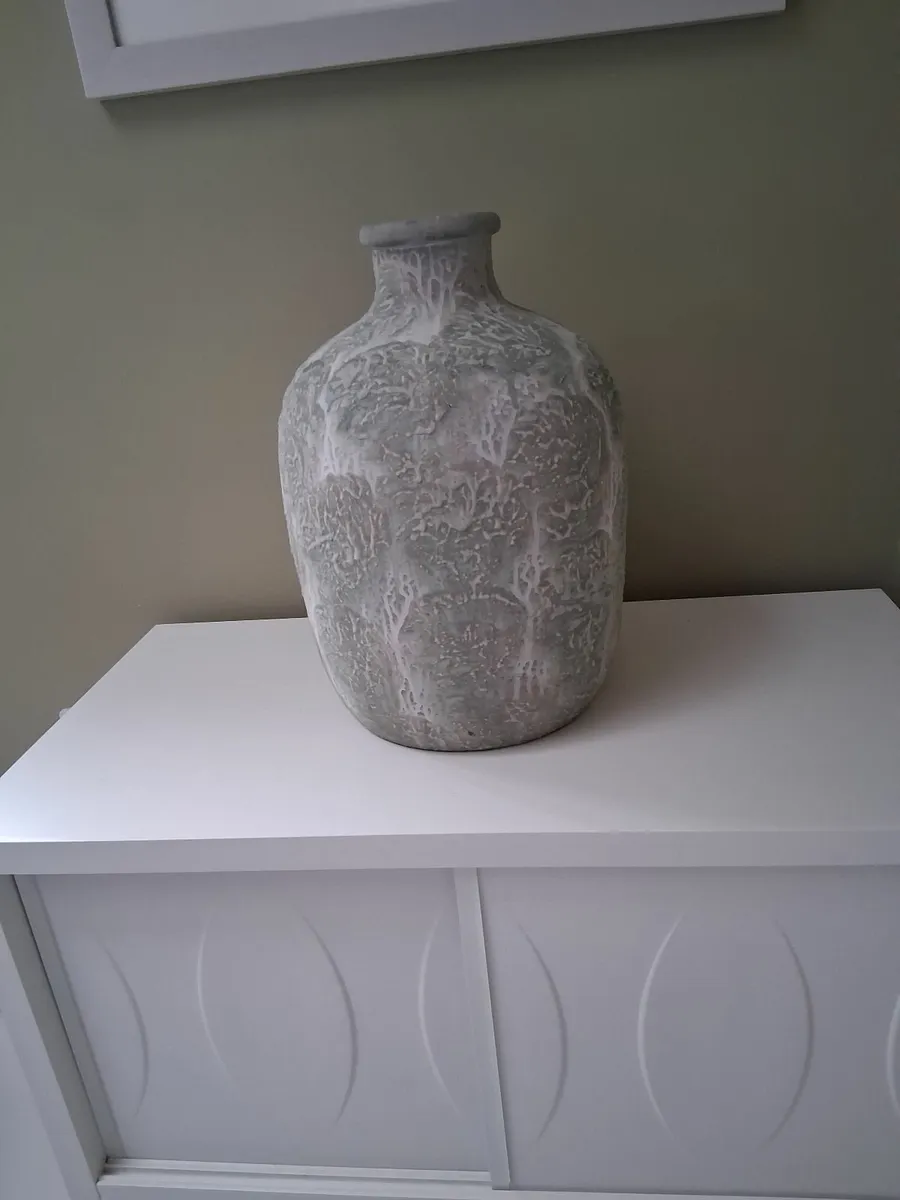 Vase - Image 2