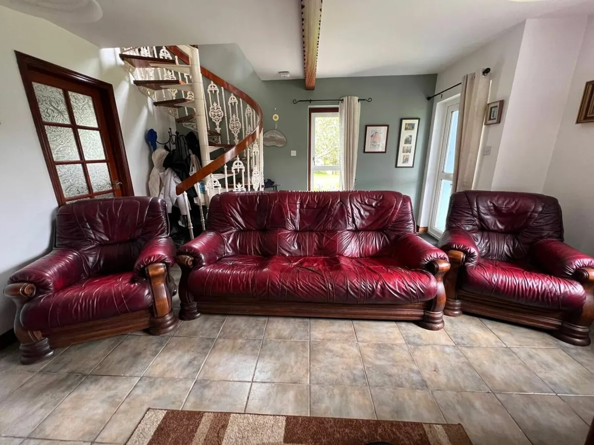 Leather sofa 1+2 chairs - Image 1