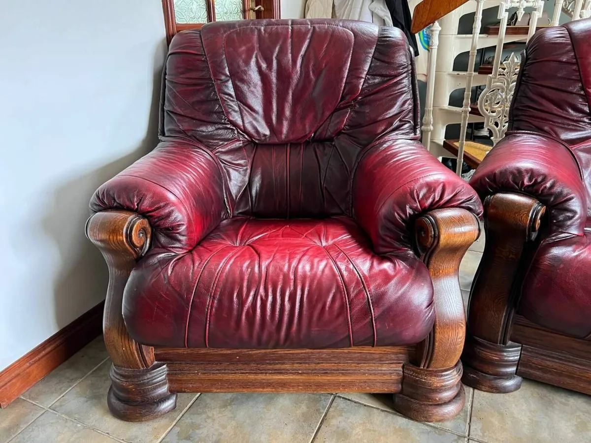Leather sofa 1+2 chairs - Image 4