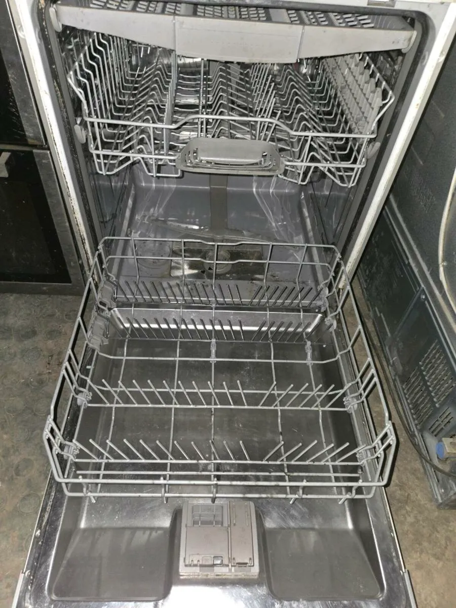 Bosch series 2 freestanding dishwasher - Image 4