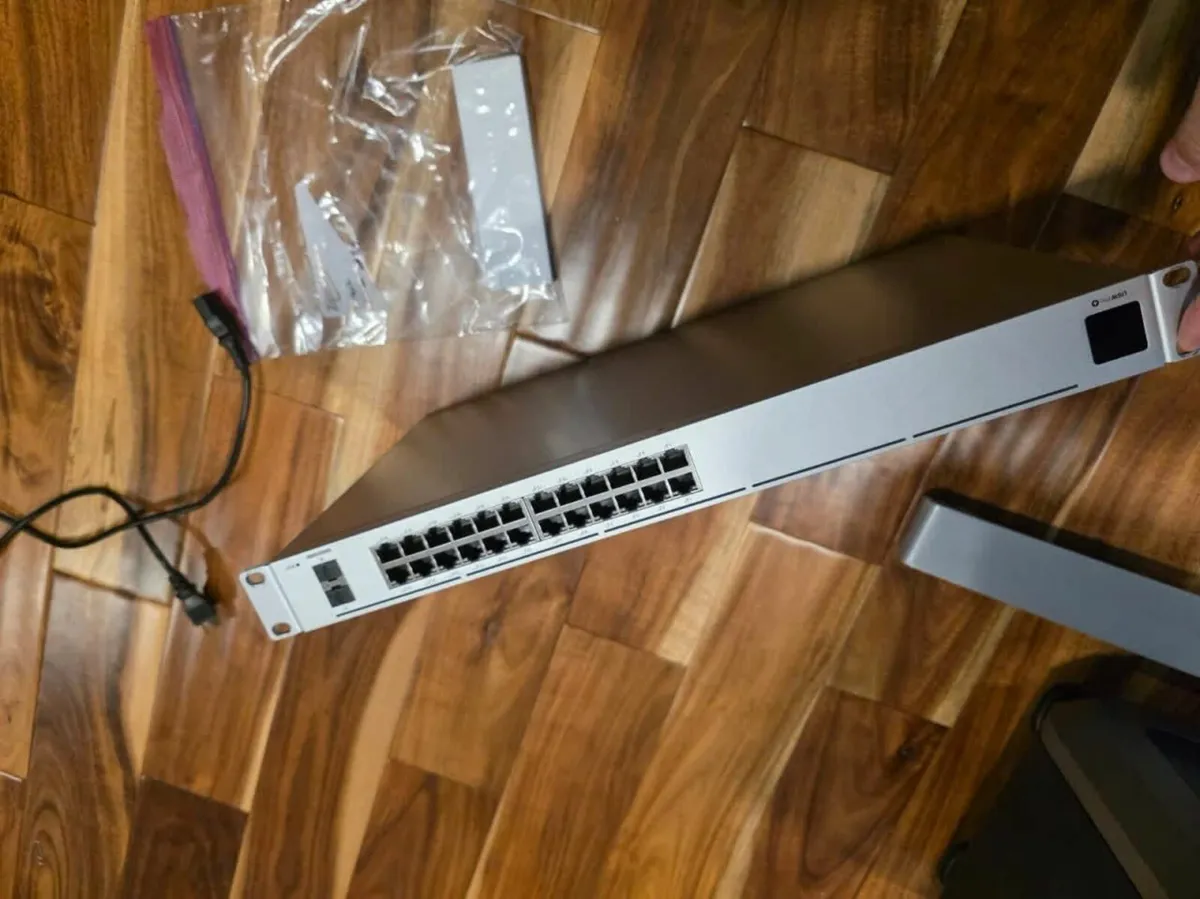 Ubiquiti Networks UniFi Switch Pro 24 Port USW-PRO - Image 1