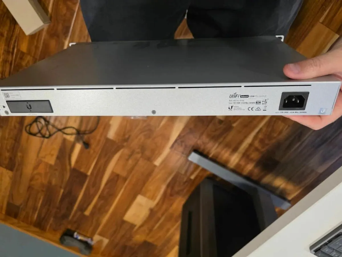 Ubiquiti Networks UniFi Switch Pro 24 Port USW-PRO - Image 2