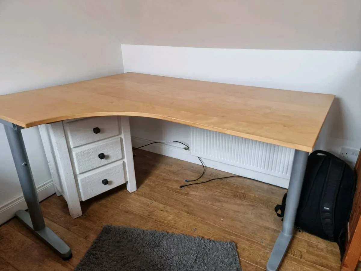 Desk & Chest of Drawers - Free to collect - Image 1