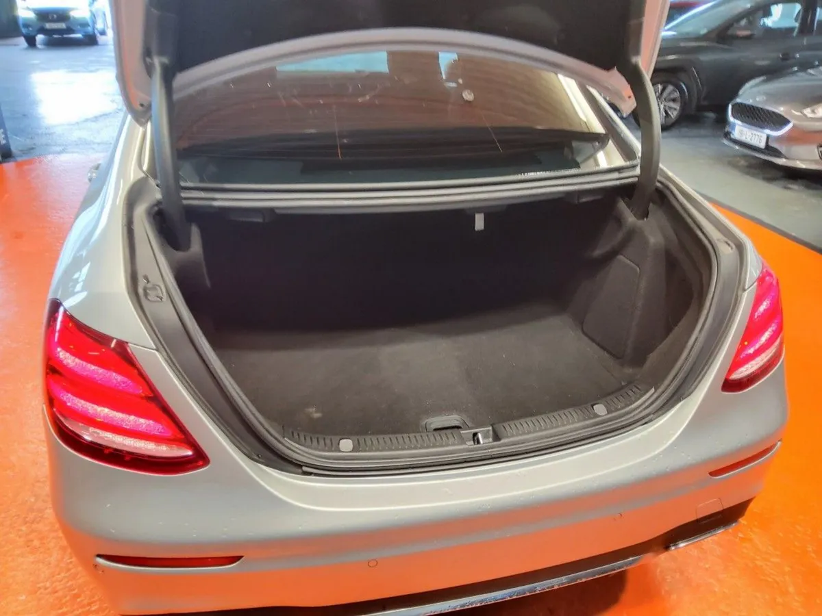 Mercedes-Benz E-Class E 220 D AMG Line A/T - Image 4