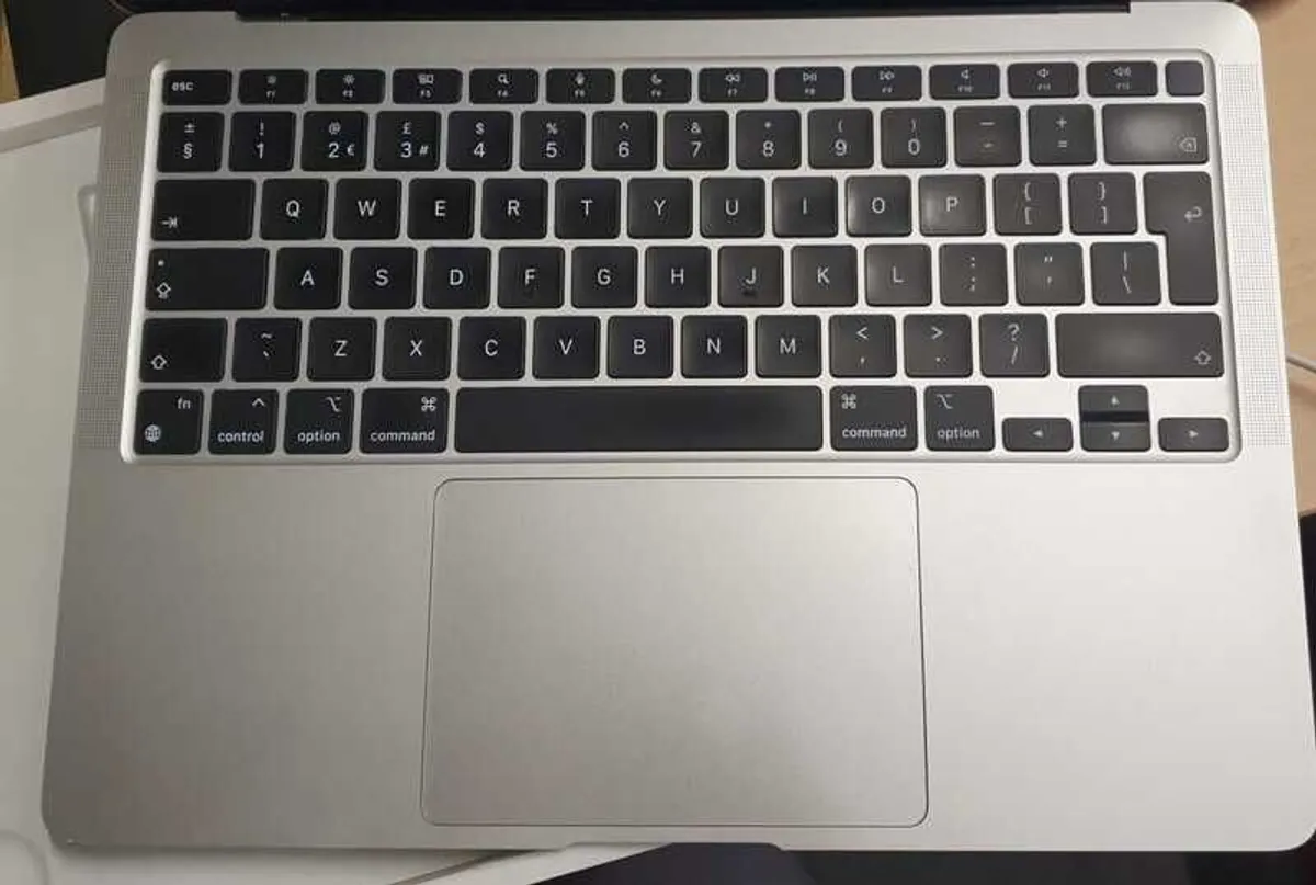 Apple MacBook Air 13" (M1, 2020) | 16GB RAM | 256GB SSD | Silver - Image 3