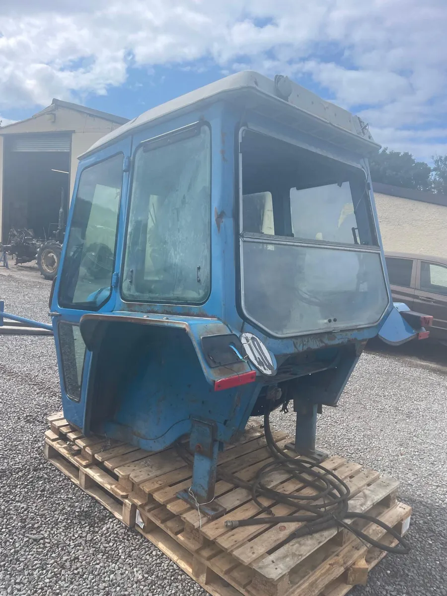 European FORD Cab - Image 2