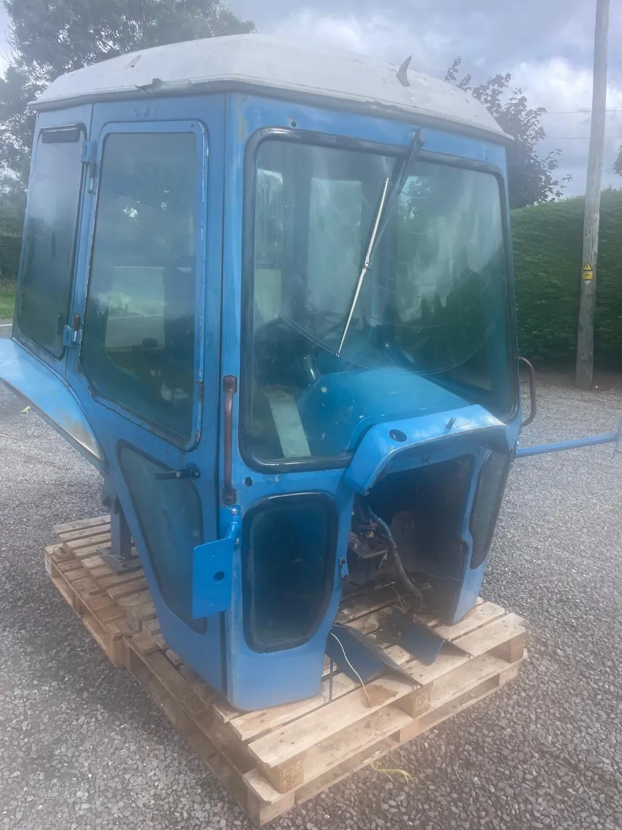 European FORD Cab - Image 4