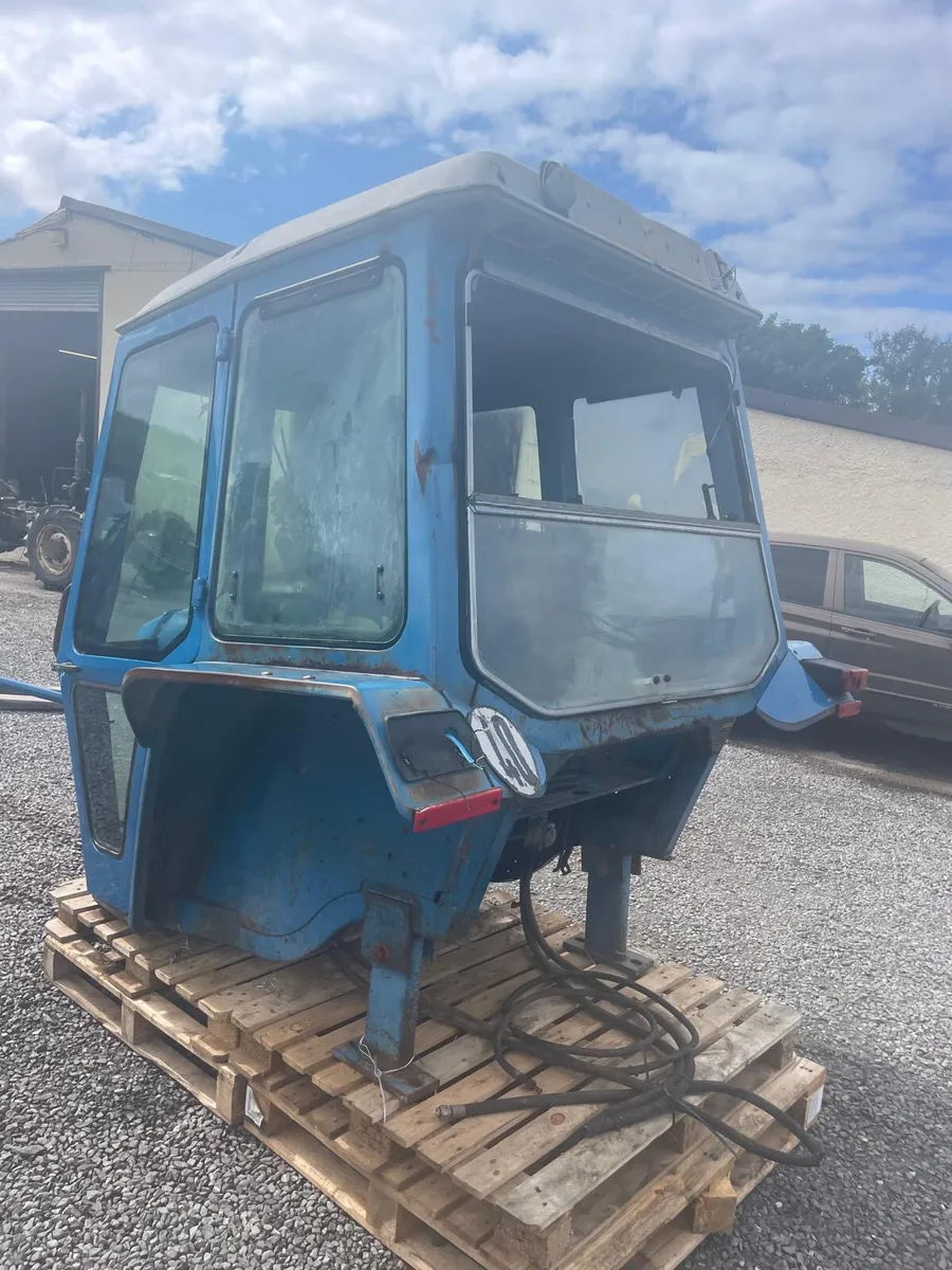 European FORD Cab - Image 3
