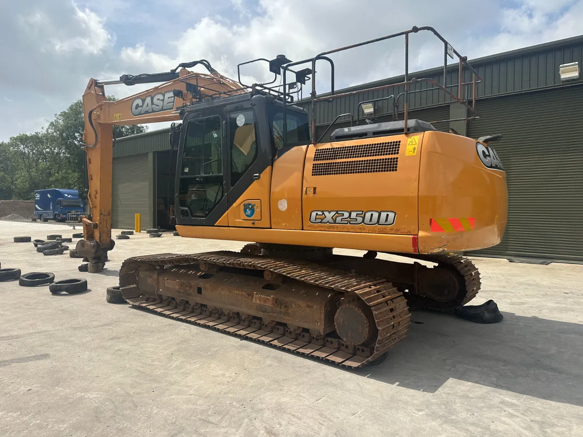 EXCAVATOR - Image 3