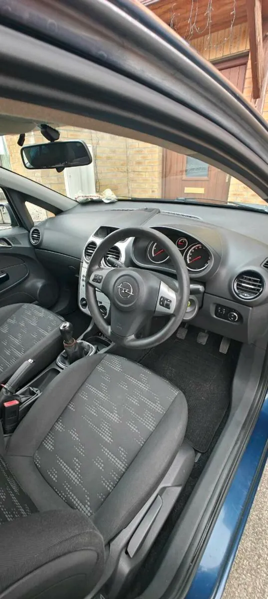 Car - Image 4