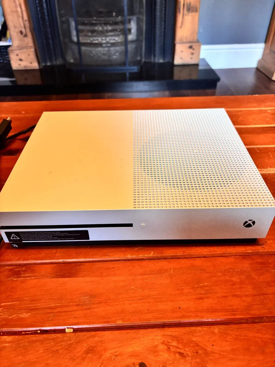 Xbox One S with HDMI cable and 2 controllers - Image 2