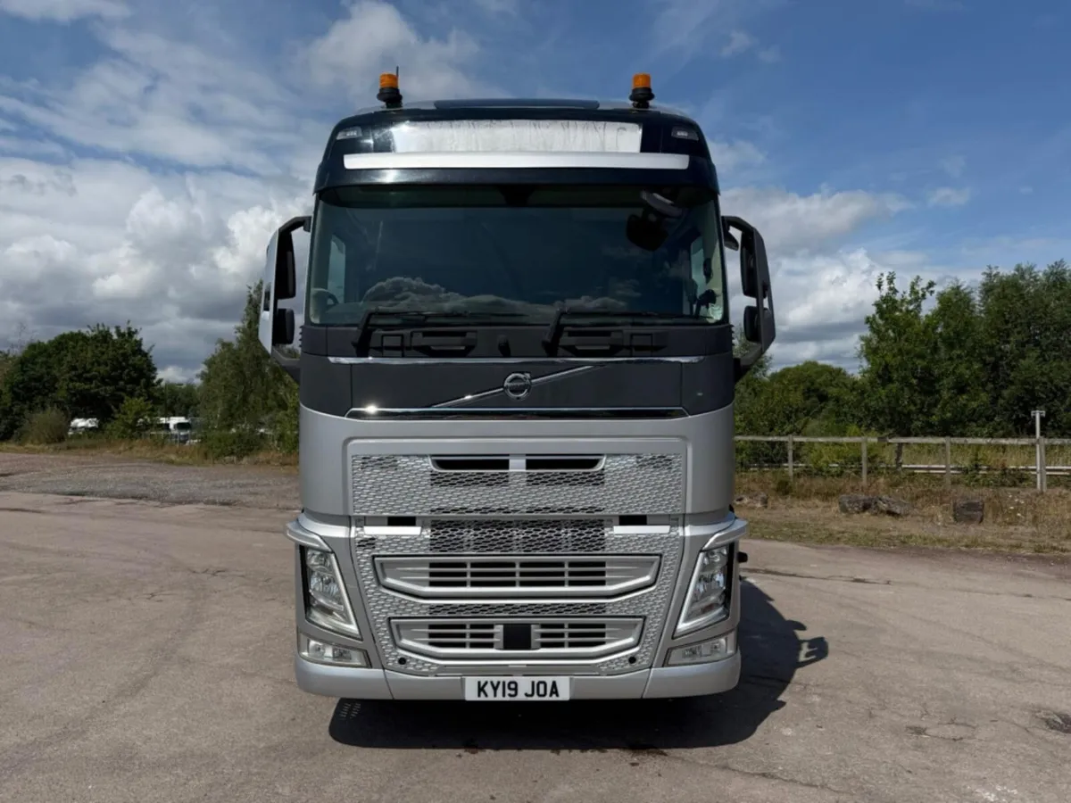 2019 (19) VOLVO FH 500 GLOBETROTTER XL 6X2 MIDLIFT - Image 2
