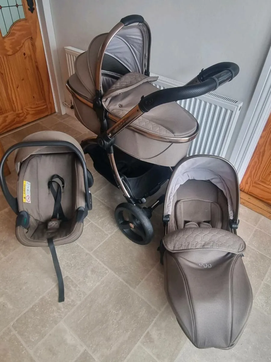 Egg 2 Travel System - Image 1