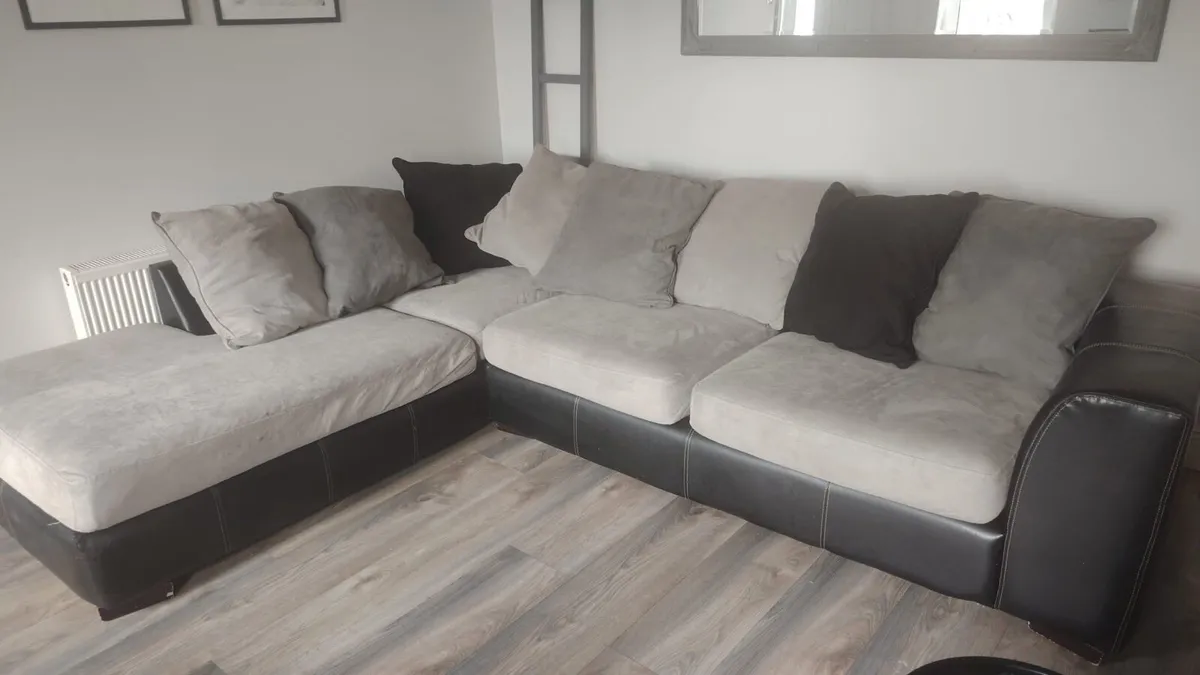 Couch - Image 2