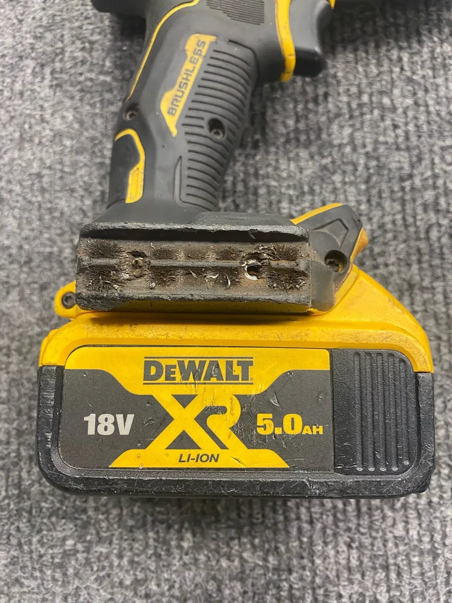 Dewalt DCD805 Drill + 4AH Battery - Image 4