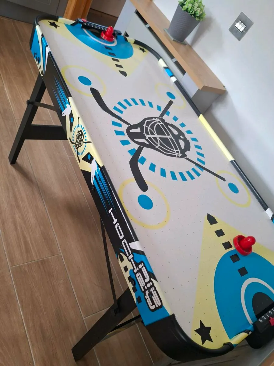 Air Hockey Table