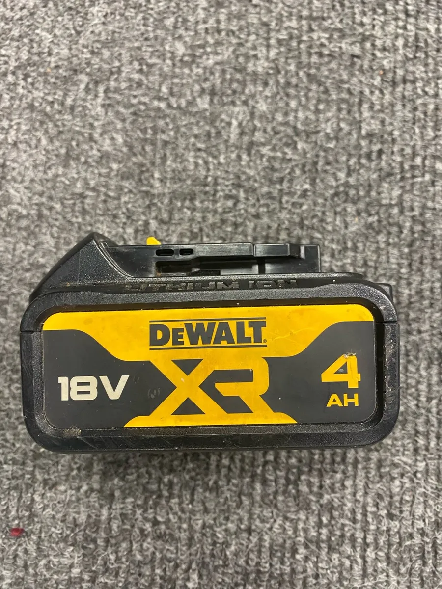 Dewalt 18V 4AH Battery - Image 2