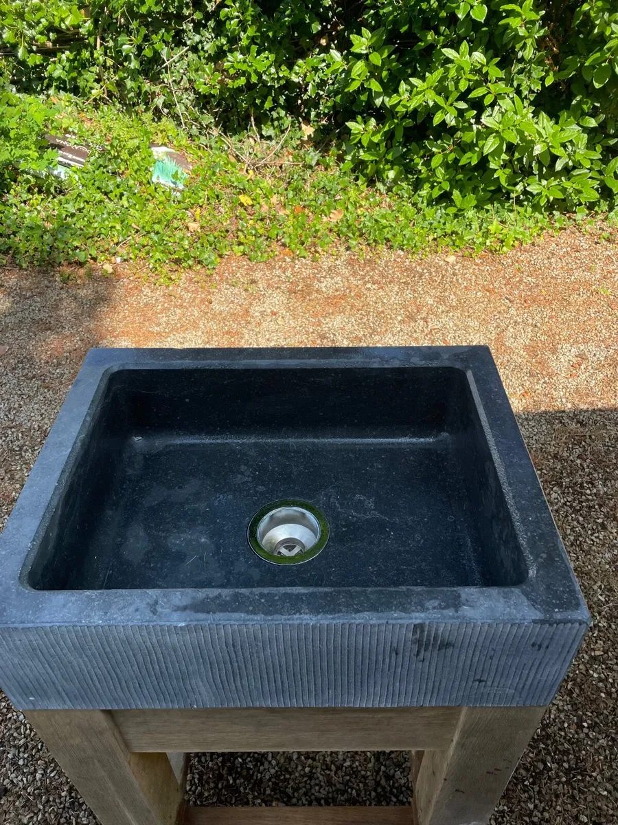 Limestone  sink and pedestal - Image 2