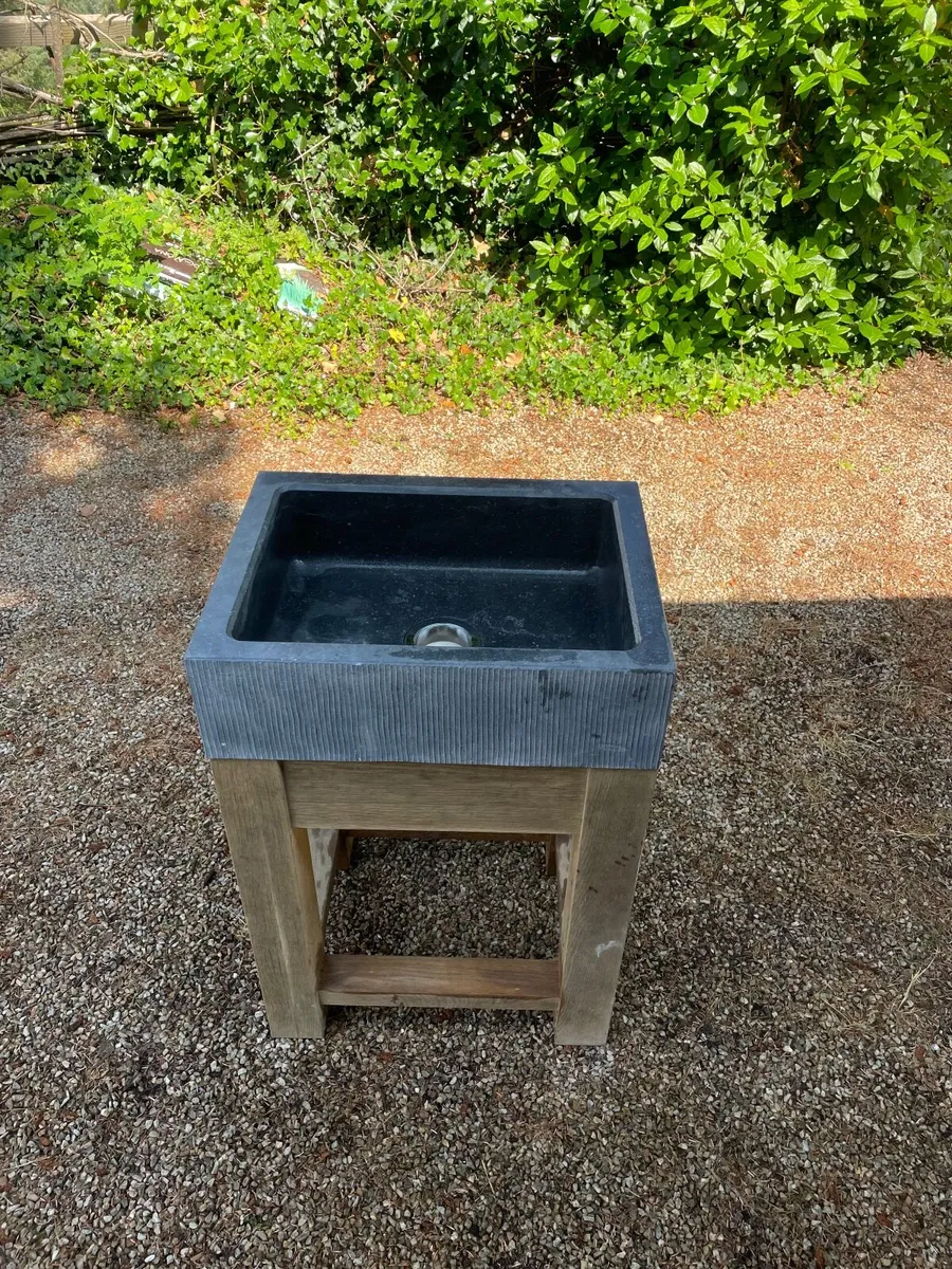 Limestone  sink and pedestal - Image 3