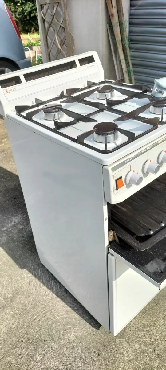 Free standing Gas Cooker with regulator - Image 4