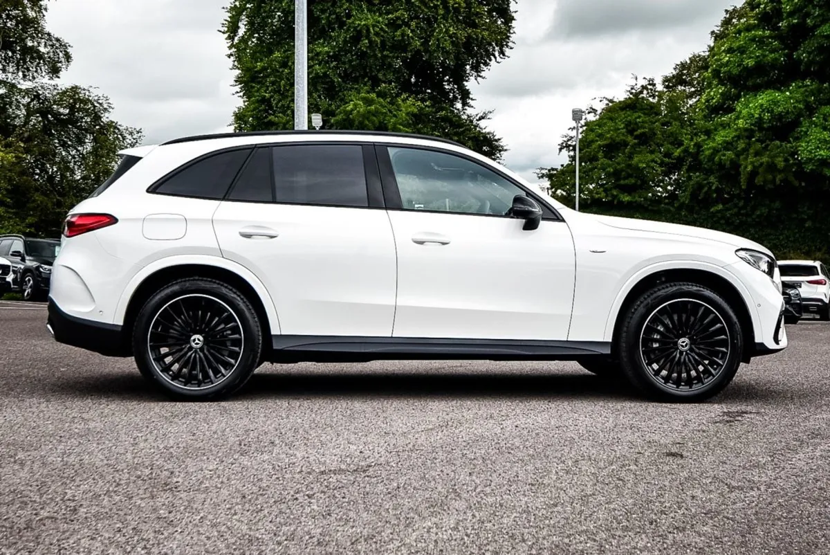 Mercedes-Benz GLC-Class 300de Urban Night Pack 32 - Image 3