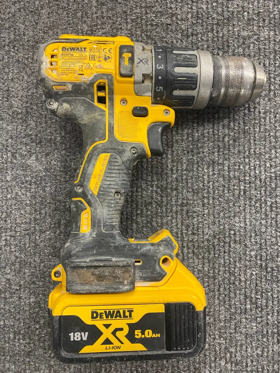 Dewalt DCD796 Drill + 5AH Battery - Image 2