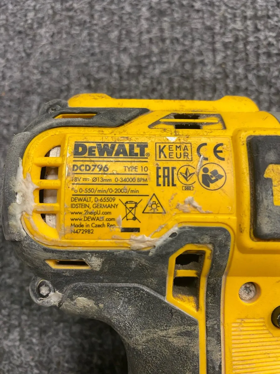 Dewalt DCD796 Drill + 5AH Battery - Image 3