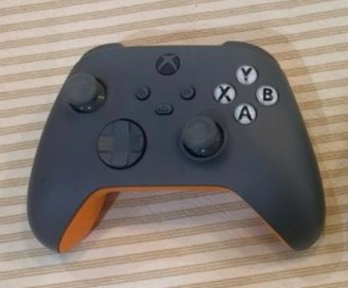 Xbox Series X - Image 2