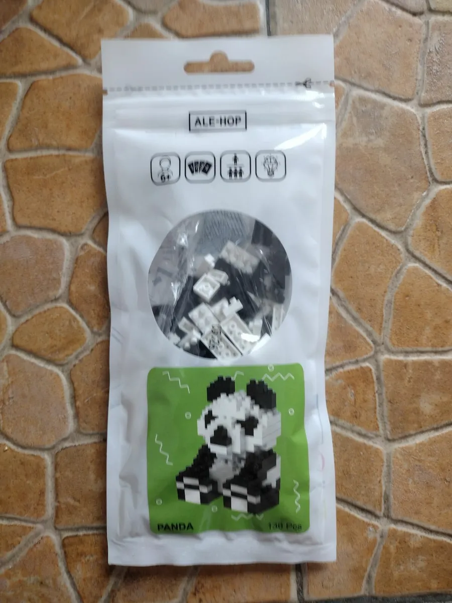 ALE-HOP panda Lego 136 pieces new and sealed