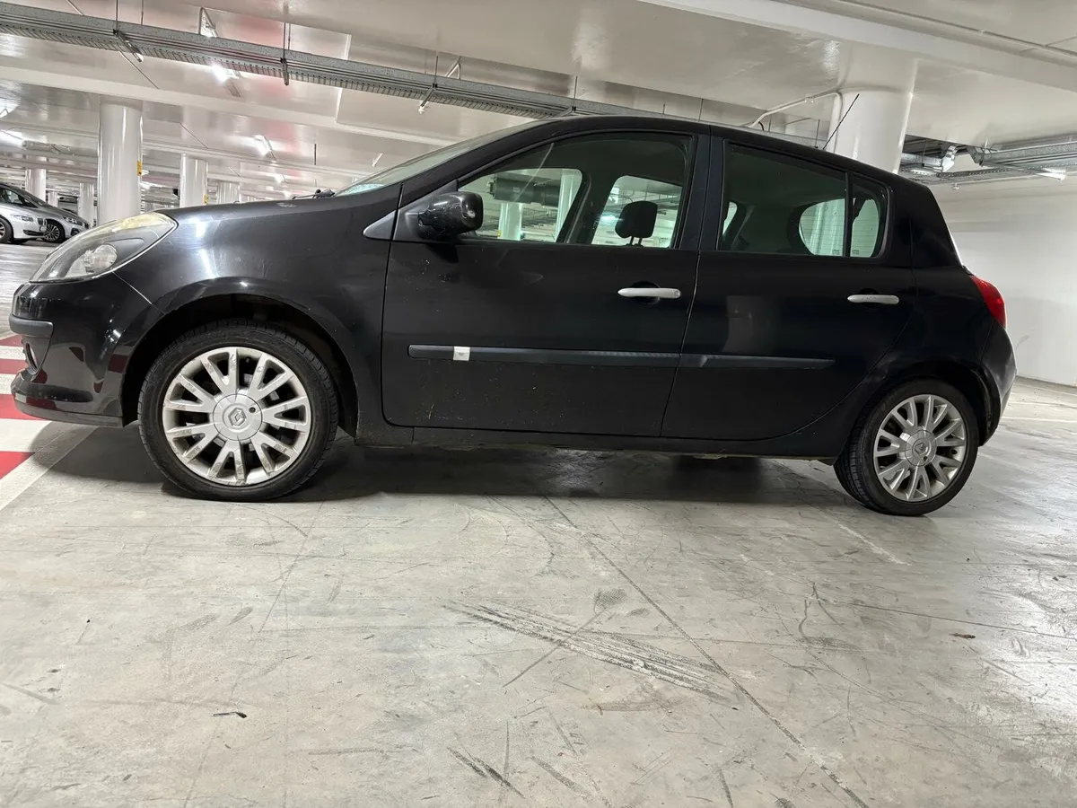 Renault Clio automatic low km - Image 4