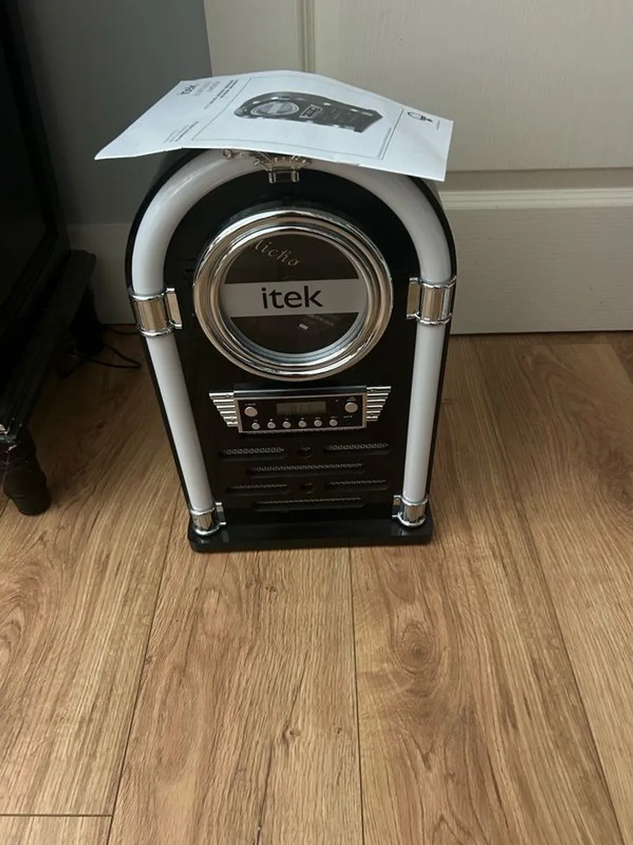 itek Bluetooth jukebox with remote control - Image 1