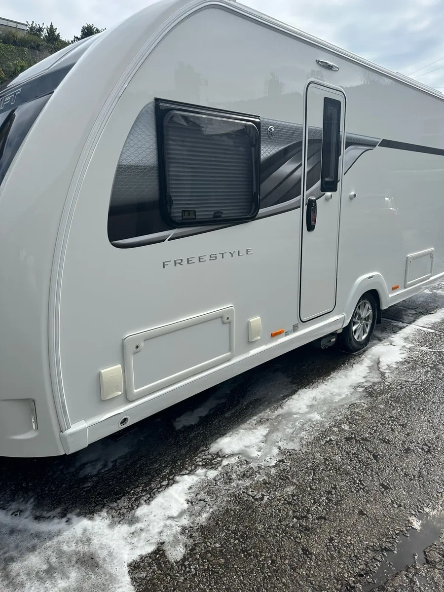 2020 Swift freestyle SE island bed - Image 1