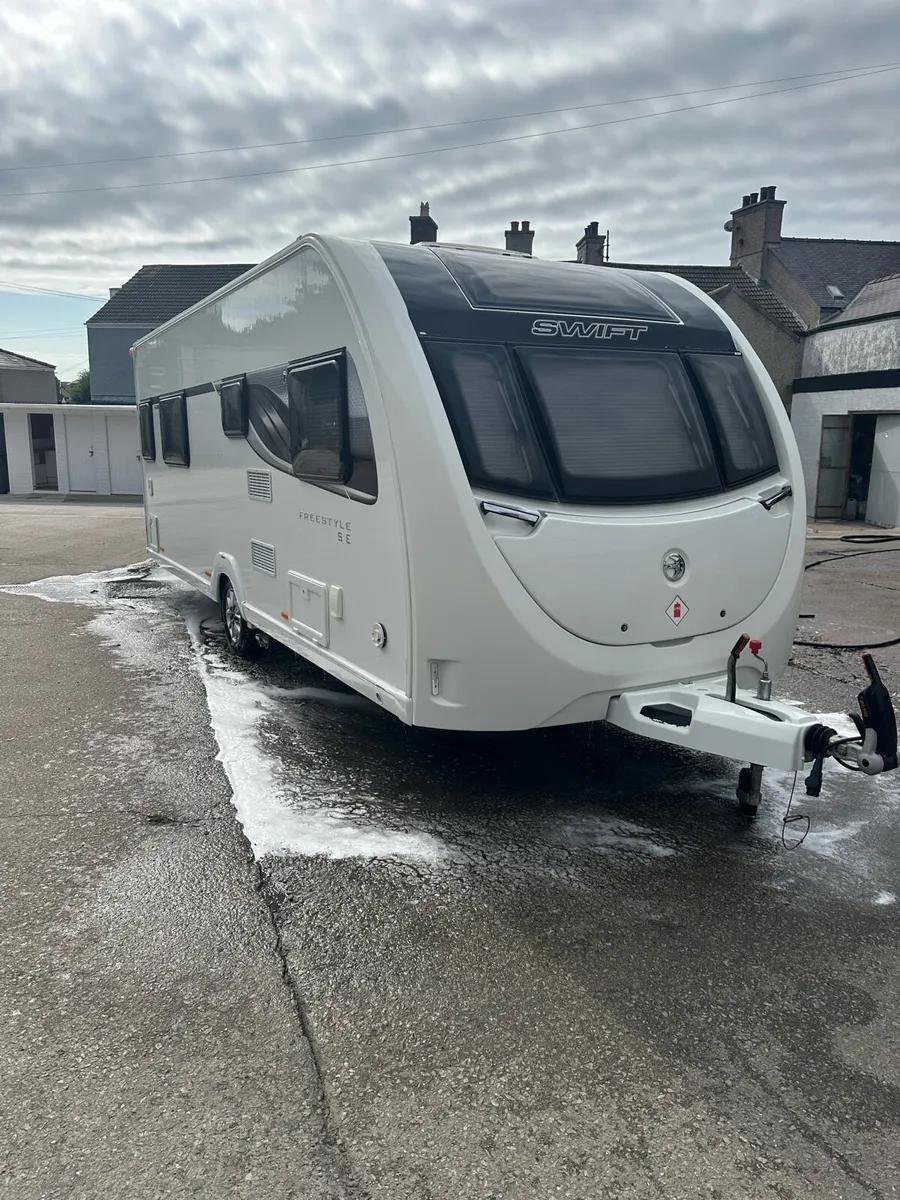 2020 Swift freestyle SE island bed - Image 2