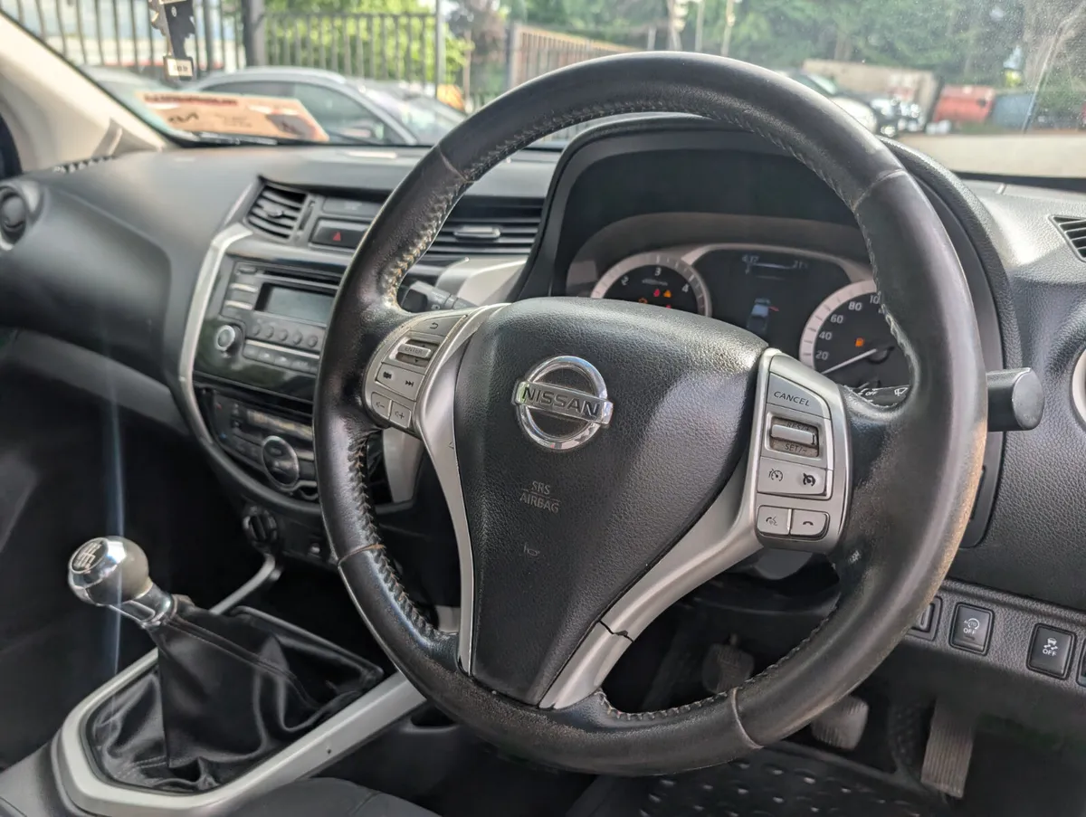 Nissan Navara  2.3 SVE DOUBLE CAB 190 - Image 4
